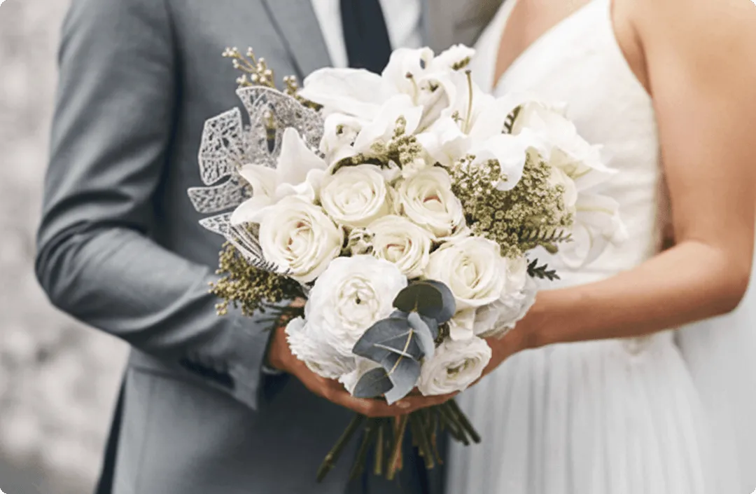 Ramo de novia sostenido antes de la ceremonia