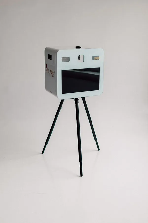 Equipo de fotomaton profesional listo para un evento