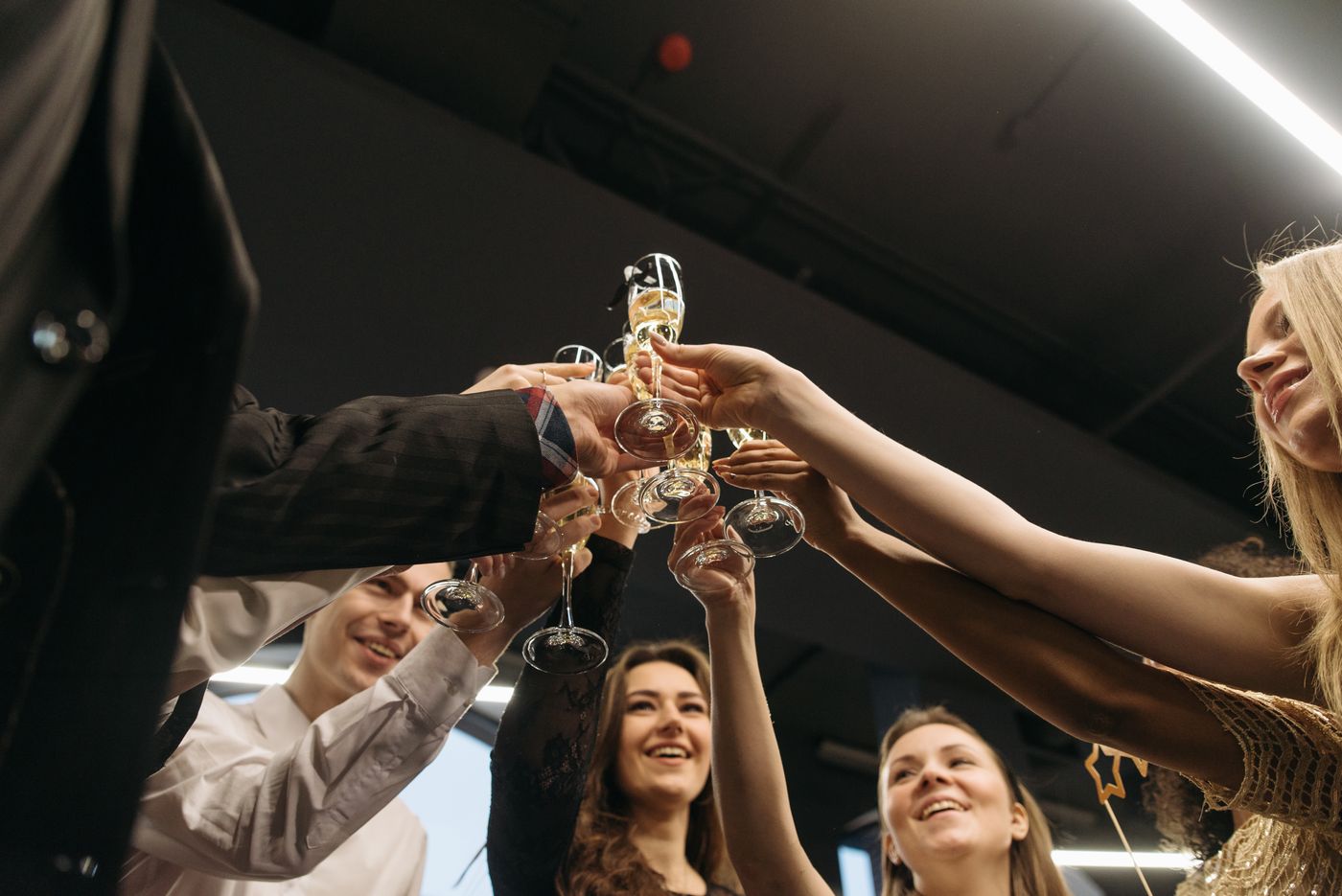 Guests raising their glasses at a celebration on the Benalmádena coast